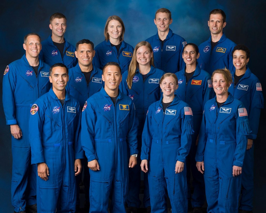 1280px-2017_class_of_NASA_astronauts_in_September_2019